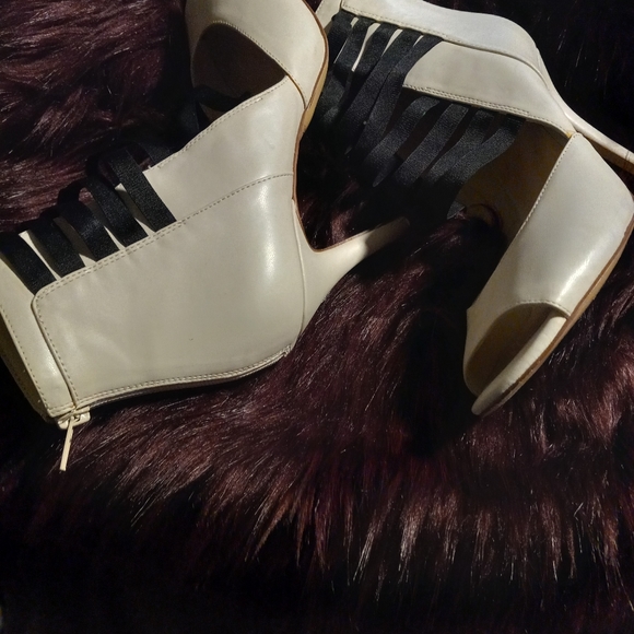 Nine West Cream/Ivory Heels - Picture 2 of 4